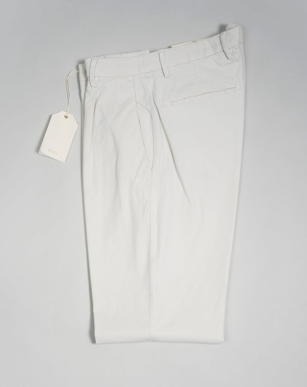 Article: 323051 Color: Chalk White / 103 Composition: 64% Tencel 32% Cotton 4% Elastan Made in Naples , Italy Briglia Garment Dyed Chinos / Chalk White