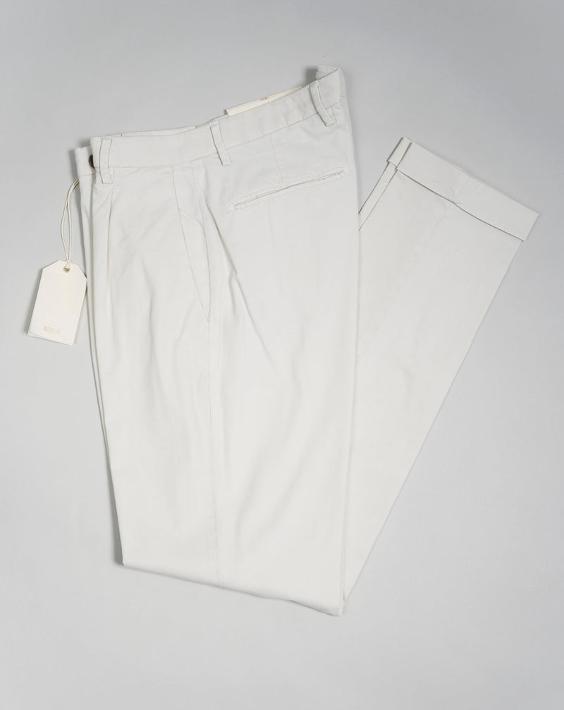 Article: 323051 Color: Chalk White / 103 Composition: 64% Tencel 32% Cotton 4% Elastan Made in Naples , Italy Briglia Garment Dyed Chinos / Chalk White