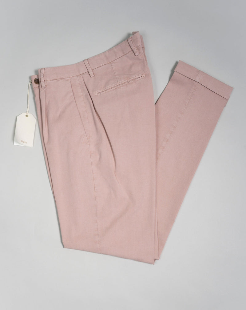 Article: 323051 Color: Light Rosa / 69 Composition: 64% Tencel 32% Cotton 4% Elastan 1 Pleat in front Slanted side pockets Beltloops Beautiful color and broken in look and feel achieved by Garment dying  Made in Naples, Italy