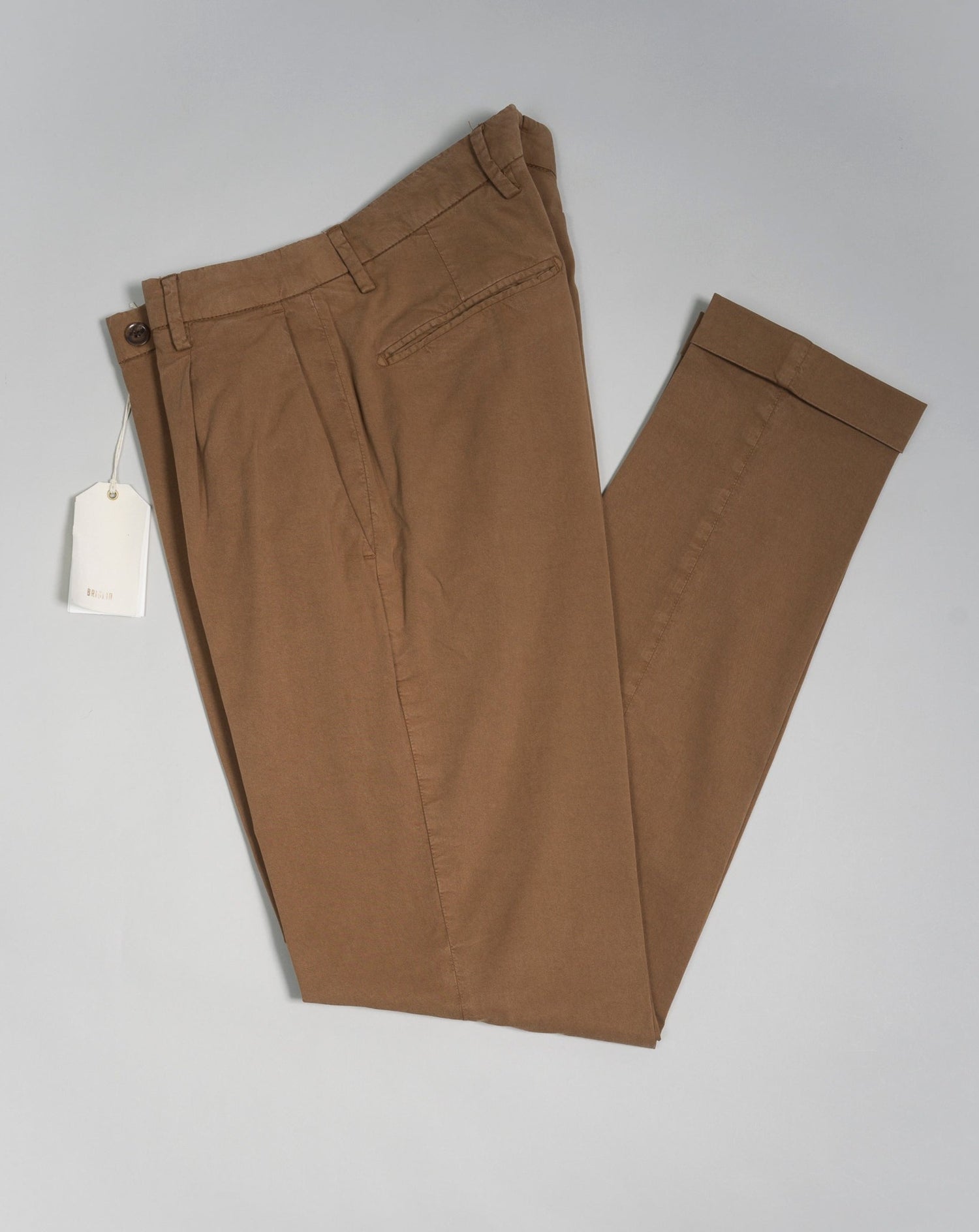  Article: 323051 Color: Tobacco / 93 Composition: 64% Tencel 32% Cotton 4% Elastan 1 Pleat in front Slanted side pockets Beltloops Beautiful color and broken in look and feel achieved by Garment dying process Made in Naples, Italy