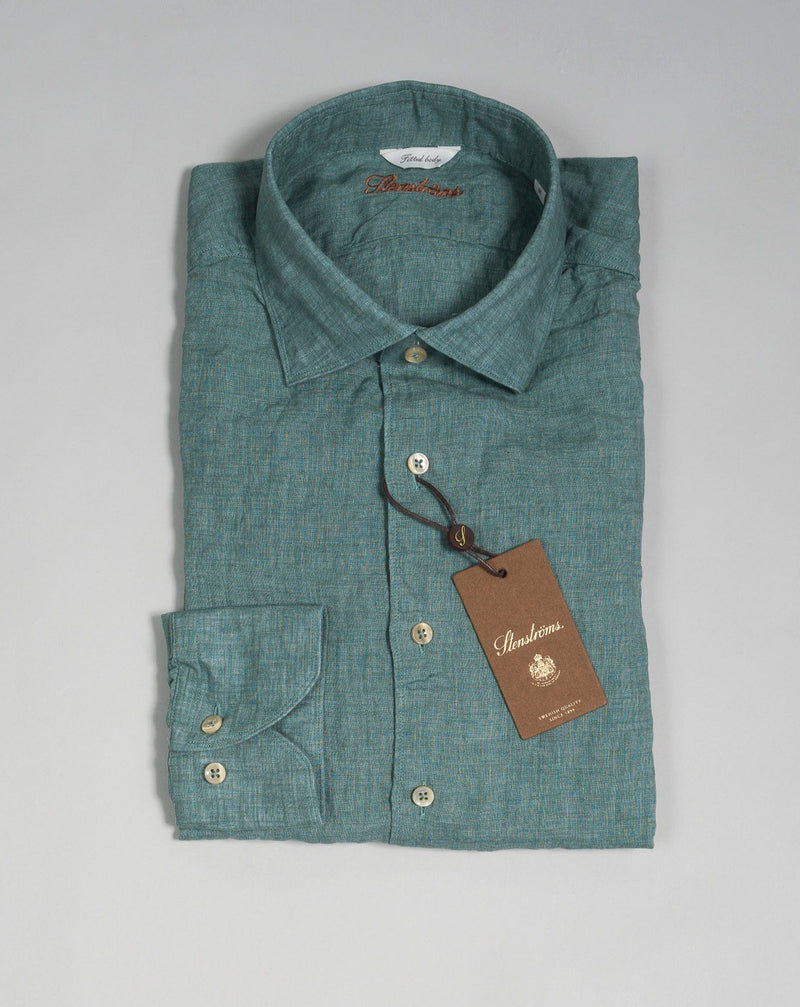 Fitted body Long sleeves Cutaway collar Composition: 100% Linen Color: 490 / Green Model: 675721 7970 Stenströms Linen Shirt / Green