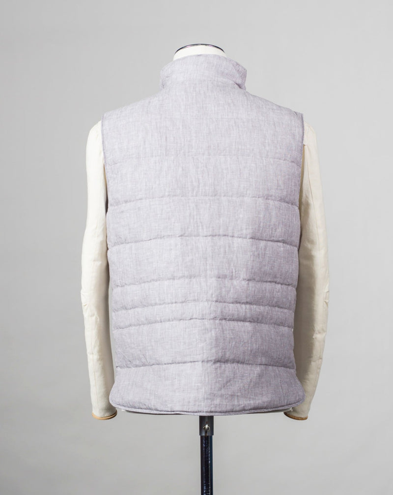 Linen vest with down padding. A true must have for scandinavian summer. Art. 430022 2552 Col. 310 / Light Grey Outer Material 100% Linen Lining 100% Nylon Filling: 90% Down 10% Feathers Stenströms Linen Vest / Light Grey