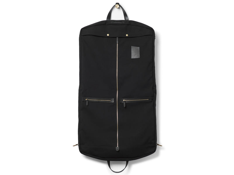 Measurements: L: 52 x W: 50 x H: 7 cm Body: Cotton & nylon canvas Fabric composition: PA 47% PL 20% CO 20% PC 6% PU 7% / 812g/m Trimmings: Black - Vegetable tanned full-grain bridle leather Lining: 100% cotton in army colour Hardware: Solid brass with varnish protection Zipper: Hand polished YKK Excella Art. No. MS446418 Transporting your work, wedding, and/or weekend wear just got a whole lot easier. Slip your garments into full size garment bag large enough carry all