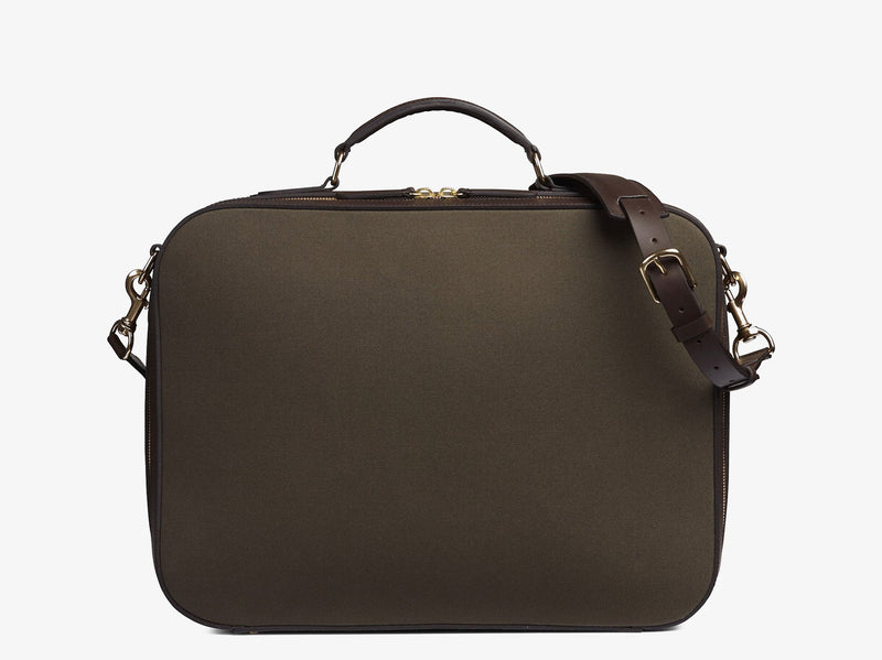 Measurements: L: 46 H: 35 W: 15 cm Material: Tight-woven cotton canvas Composition: CO 94% PU 4% PC 2% / 709 g/m Trimmings: Dark brown, vegetable tanned full-grain bridle leather The M/S Suitcase fuses the contours of heritage travel bags with a minimalist design approach, equipping the carrier with a spacious and aesthetically pleasing bag. A sharp and clean-cut 48-hour suitcase