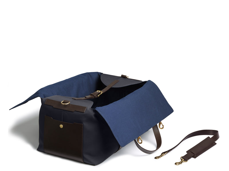 Measurements: L: 52 H: 25 W: 28(26) cm Body: Waterproof hard woven Italian nylon Fabric composition: PA 42% CO 38% PU 20% / 826g/m Trimmings: Dark brown custom developed vegetable tanned full-grain bridle leather Lining: 100% cotton in navy colour Hardware: Solid brass with varnish protection Zipper: Hand polished YKK Excella Art. No. MS411315 Travel, gym, tennis life’s adventures take the M/S Supply is a great addition. Elongated handles easy to carry bag by hand, hung over shoulder worn rucksack