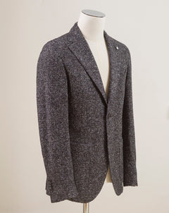 L.B.M. 1911 Jersey jacket.  Perfect jacket for almost any semiformal occasion in autumn and winter.   Regular fit Fits true to the size. If in doubt of your size, please contact us  here Unlined Unconstructed shoulder 2 Buttons Side vents Notch lapel Patch pockets Composition: 54% acrylic, 24% virgin wool, 22% polyester Color: Grey Modello: 2817 Article: 15203/3 Made in Italy